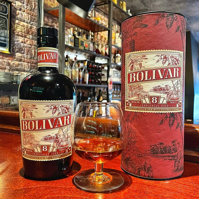 Bolivar 8 Venezuela 0,7l 40% + dárková tuba