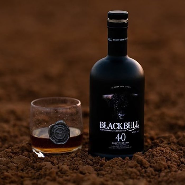Black Bull 40yo 0,7l 47,6% + dárková kazeta