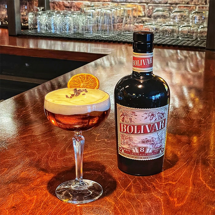 Bolivar 8 Venezuela 0,7l 40% + dárková tuba