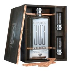 Squadron 303 Vodka 0,7l 40% + dárková kazeta 2x sklo