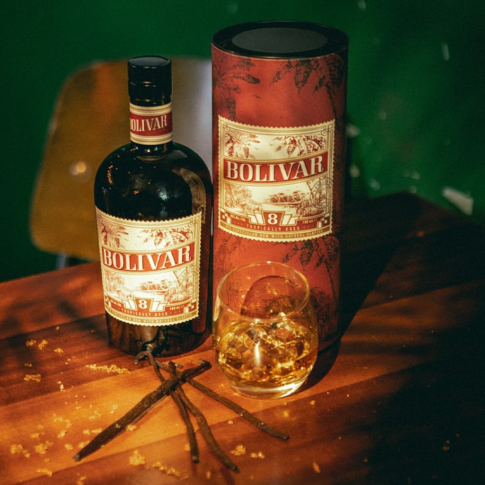 Bolivar 8 Venezuela 0,7l 40% + dárková tuba