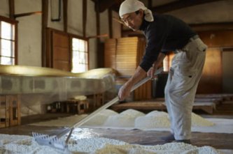 Sake: japonský nápoj s tisíciletou tradicí